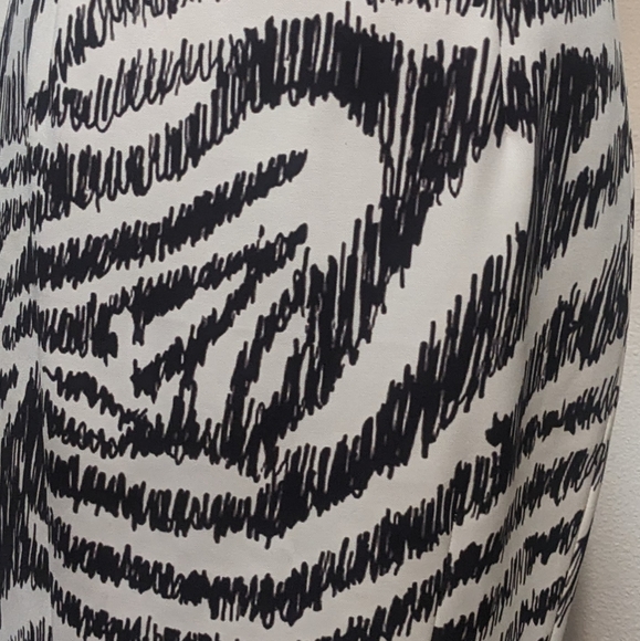 H&M White and Black Abstract Pattern Suit Pencil Skirt Women's Size 8 - Picture 2 of 5